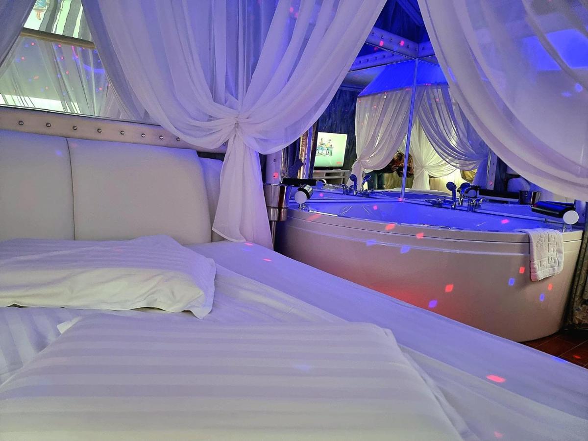 Anadi Hotel Boutique Only Adult Brasov Exterior photo